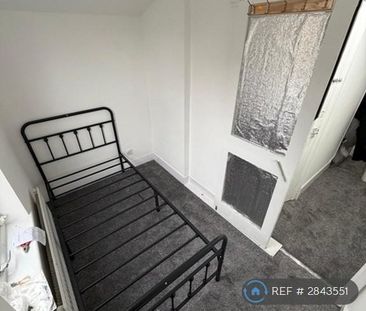 4 bedroom terraced house to rent - Photo 3