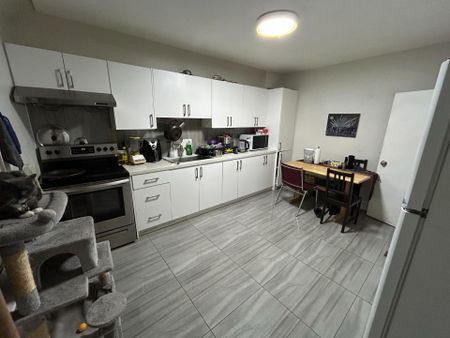 For Lease - 915 Lansdowne Ave, 2nd Floor Avenue, Toronto, Ontario - Photo 4