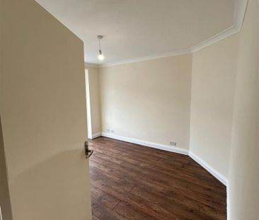 4 bedroom terraced house to rent - Photo 3