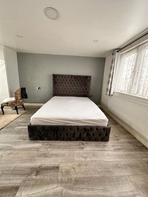 Room in a Shared House, Eastern Avenue, IG2 - Photo 1