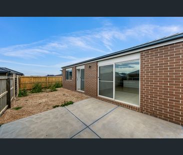 8 Camrose Street, Mickleham, Vic 3064 - Photo 5