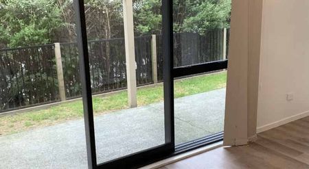 Black Beech Beauty!! - 4 Bedrooms, upstairs rumpus/office and much more - Photo 2