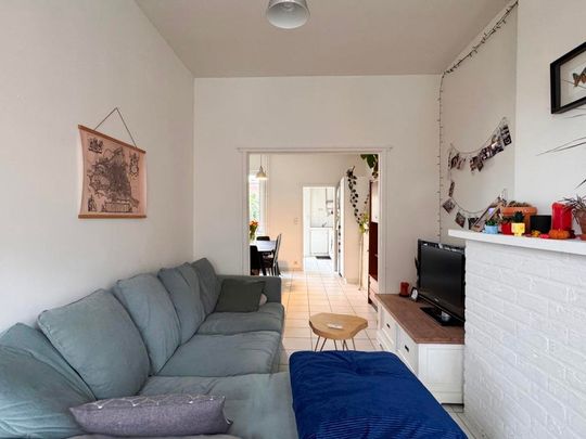 Gezellige arbeiderswoning met zonnige tuin en terras, 2 comfortabele slaapkamers en een vlotte verbinding dankzij de ligging in de buurt van de oprit van de autosnelweg. - Photo 1