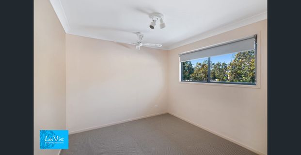 Executive style home in great location ! - Photo 1