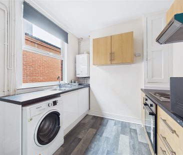 2 bedroom Terraced House to rent - Photo 2
