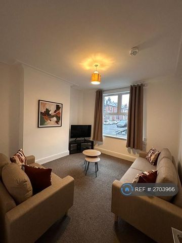 1 bedroom in a house share to rent - Photo 3