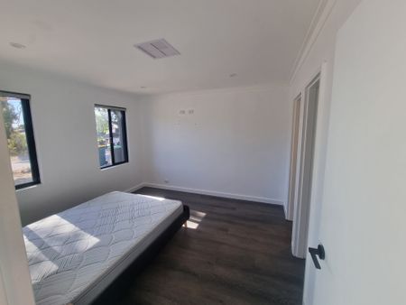 Greenwood - Photo 2