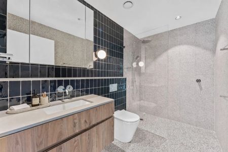 Spacious Three bedroom Apartment - Photo 4