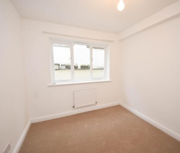 2 bed Flat for Rent - Photo 2
