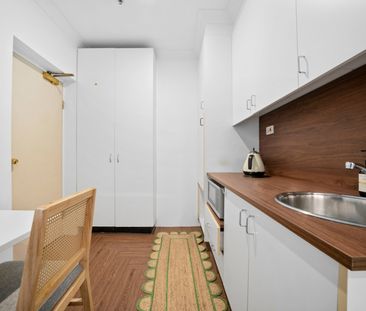 Furnished Studio Apartment in Prime Location - Photo 3