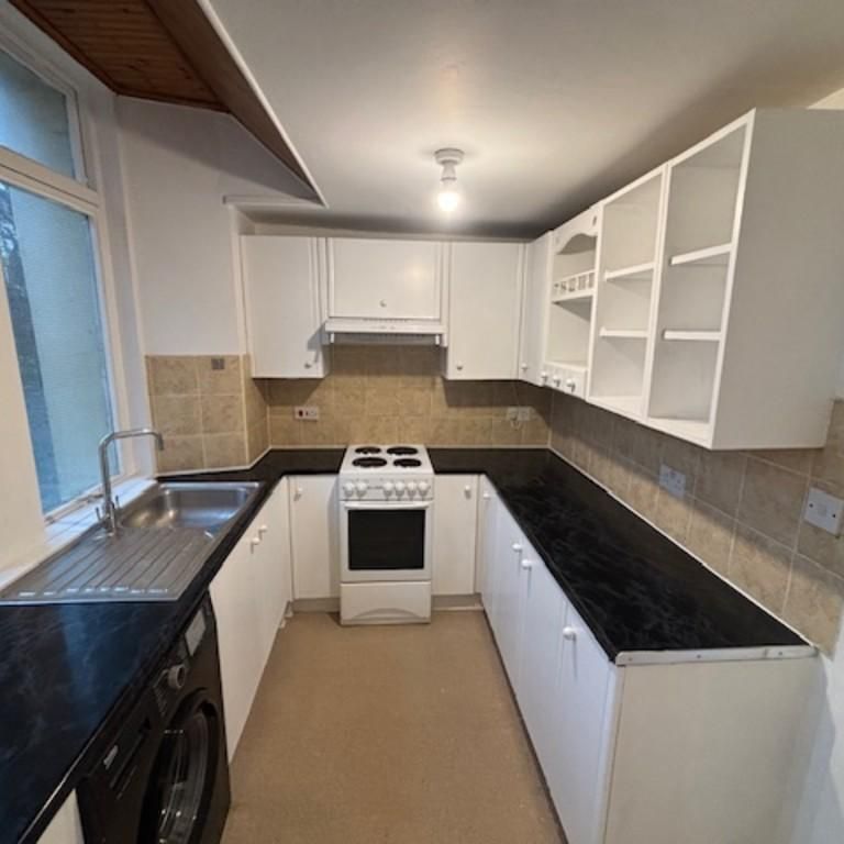 1 bedroom ground floor flat to rent - Photo 1