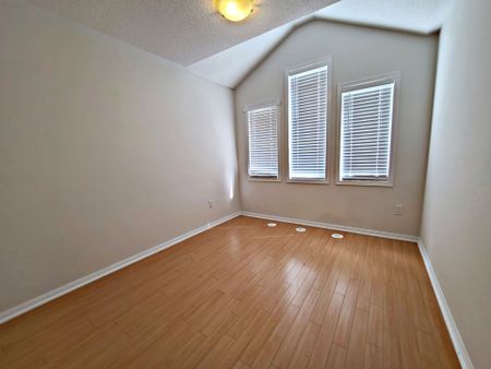 For Lease - 247 Slingsby Landing, Milton, Ontario - Photo 5