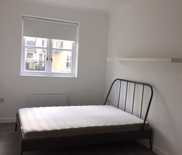 3 Bed Semi-Detached House, Celandine Drive, E8 - Photo 5