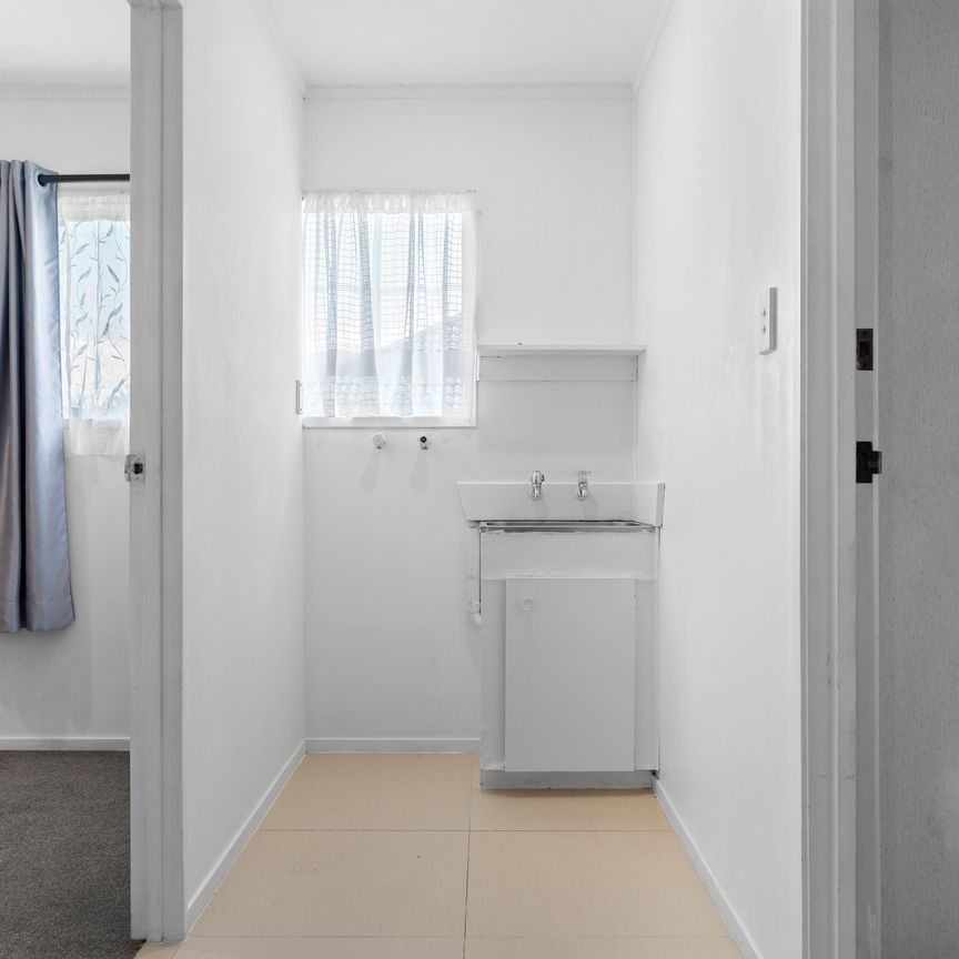 Spacious Family Home with Garage - Unbeatable Location - Photo 1