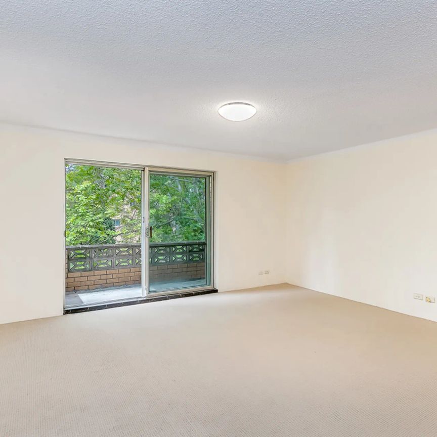 Generous Apartment in a Highly Convenient Location - Photo 1