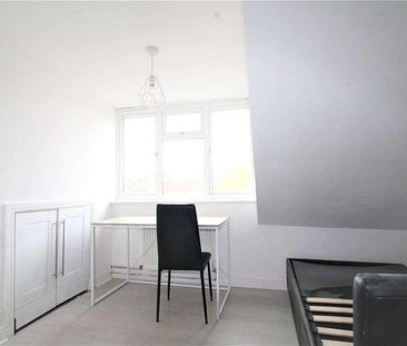 Salisbury Avenue, Barking, IG11 - Photo 1