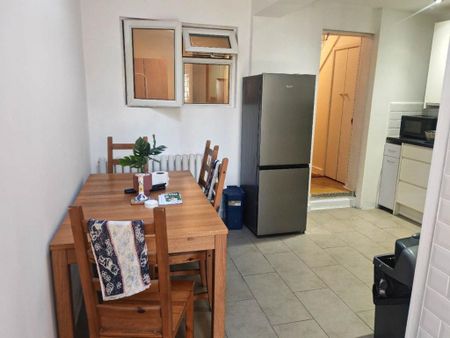 4 bedroom terraced house to rent - Photo 2