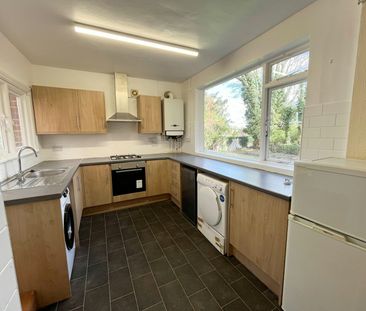 Flat to rent on - Photo 1