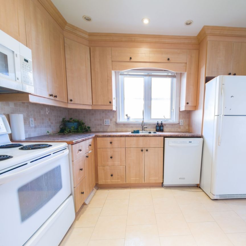 For Lease - 27 Beacham Crescent Unit# Main, Toronto, Ontario - Photo 1