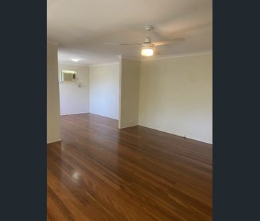 Large Famly Home plus Granny Flat - Photo 4