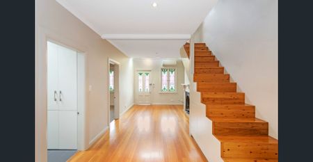 Sunlit family home - Photo 2