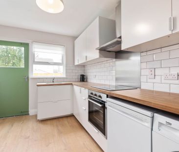 Price €3,250 pcm - Available Now - Unfurnished - Photo 4