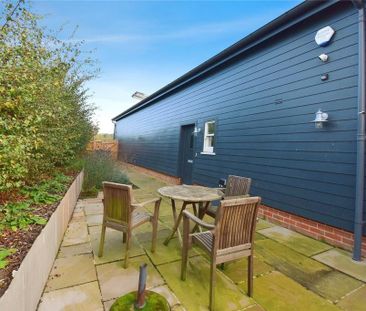 2 bedroom maisonette to rent - Photo 3