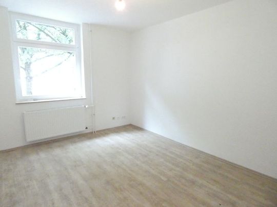 ** Modernisierte 2-Zi-Wohnung mit Balkon in Essen-Holsterhausen sucht neuen Mieter ** - Photo 1