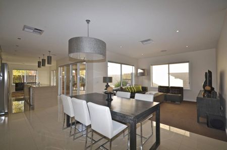 FULLY FURNISHED - AVAILABLE NOW - Photo 2