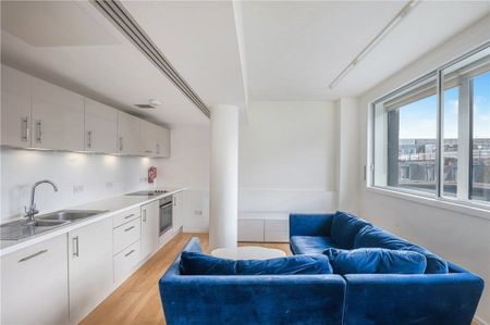 Three sharers welcome. Modern three bedroom, two bathroom apartment on an upper floor (with lift) of this building in a fantastic West End location. - Photo 2