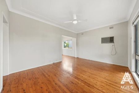 “Spacious Family Home in a Prime Location” - Photo 5