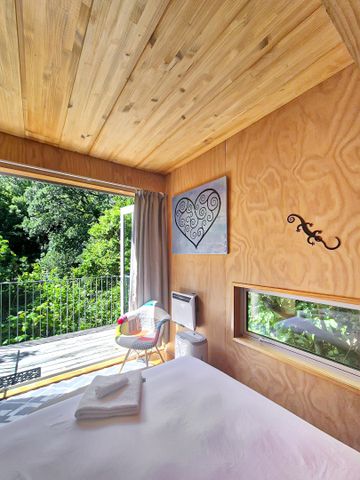 Charming Two-Storey 3-Bedroom Home in Palm Beach – $875/week - Photo 5