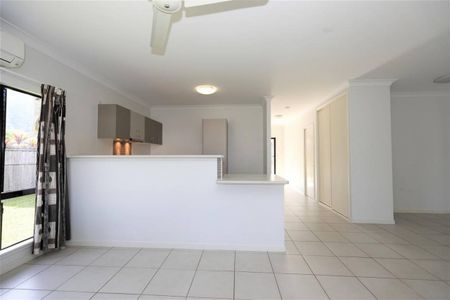 Beautiful Home for the Smaller Family - Large Patio - Side Access - Photo 3