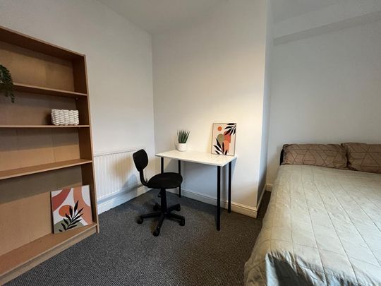 5 bedroom terraced house to rent - Photo 1