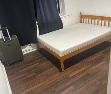 Room in a Shared Flat, Stretford, M32 - Photo 2