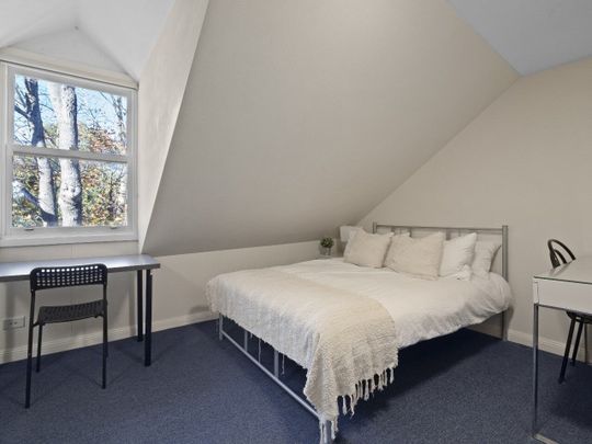 Redfern - Photo 1