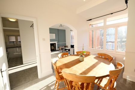 3 bedroom flat to rent - Photo 4