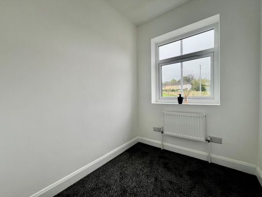 Calverley Lane, Leeds - Photo 1