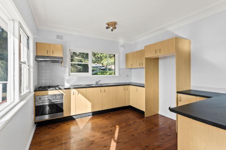 Spacious and updated two bedroom home. - Photo 2
