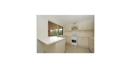 Family Haven in Beerwah's Heart - 3BR Home - Aircon - Photo 3