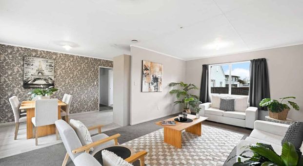 When location counts!! Enjoy a great family home! - Photo 1