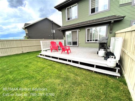 BEAUTIFUL 3 BED, 2.5 BATH, 2 STOREY DUPLEX, W/AN ATTACHED SNGL GARAGE IN THE COMMUNITY OF ORCHARDS - Photo 3