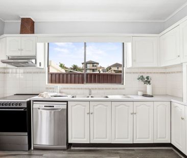 Victorian-Style Light-Filled Family Home in the Heart of Maroubra - Photo 6
