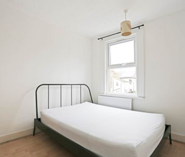 Price £1,950 pcm - Available Now - Part Furnished - Photo 4