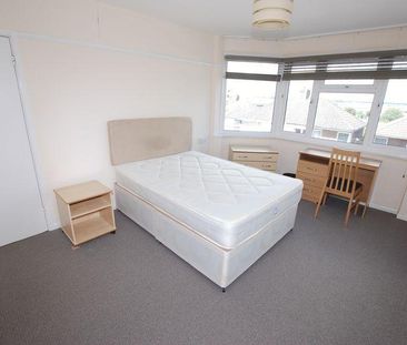 4 bedroom semi-detached house to rent - Photo 3