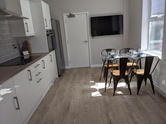 1 bedroom in a house share to rent - Photo 1