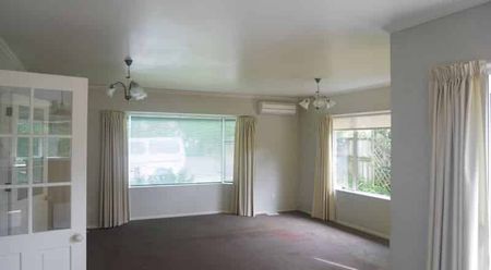 Hilltop Family Home - Photo 5