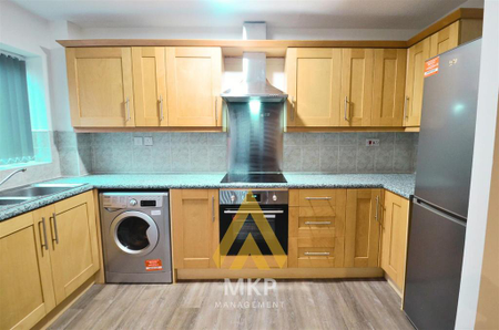 2 bedroom flat to rent - Photo 2