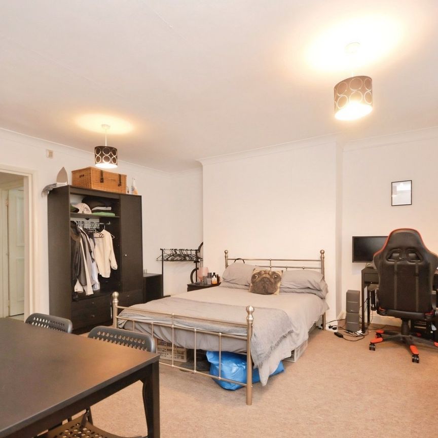 Flat to rent - Maberley Road, London, SE19 - Photo 1