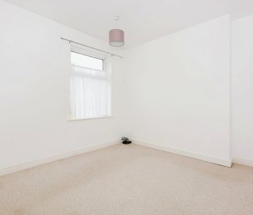 2 bedroom end of terrace house to rent - Photo 5